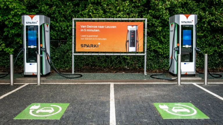 Communiqué de presse : ETHIAS et WALLONIE ENTREPRENDRE investissent dans SPARKI pour accélérer le développement de la mobilité électrique en Belgique